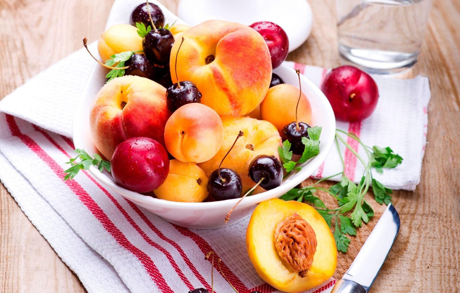 Hoa quả, trái cây có chứa ít calo, cung cấp chất xơ đáng kể