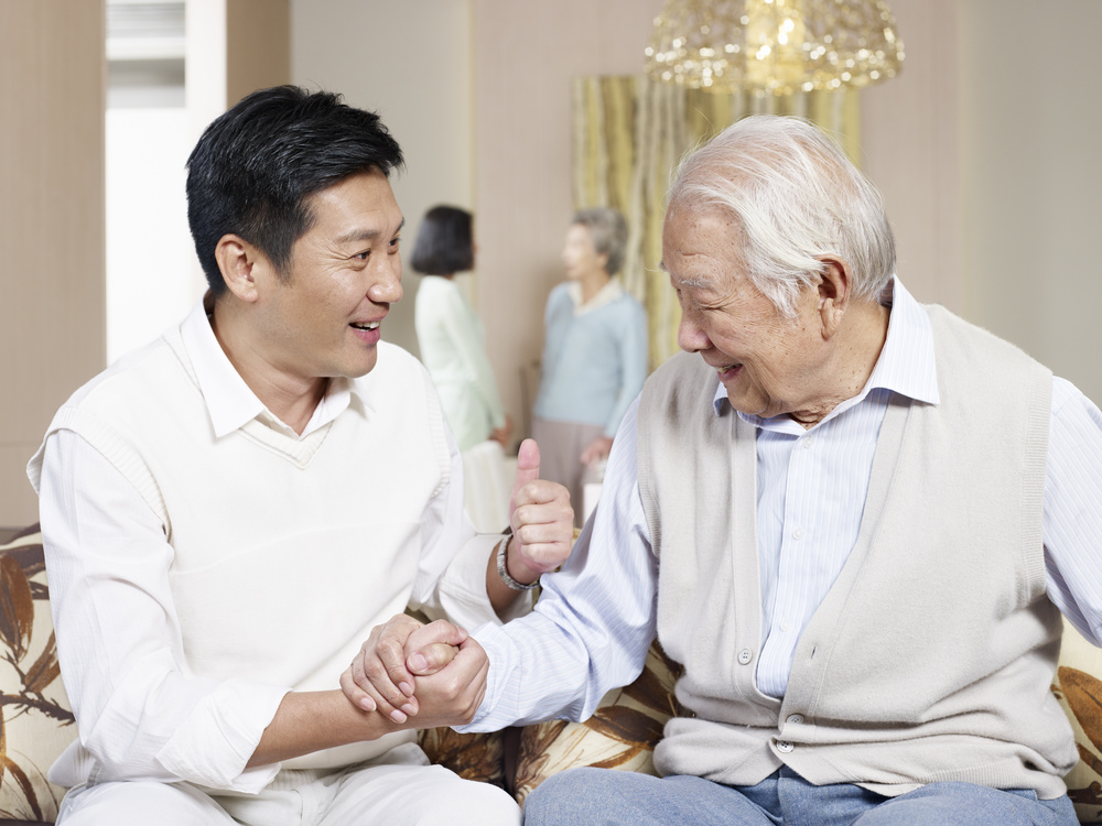 Cải thiện sức khỏe tinh thần khi chăm sóc sức khỏe người cao tuổi