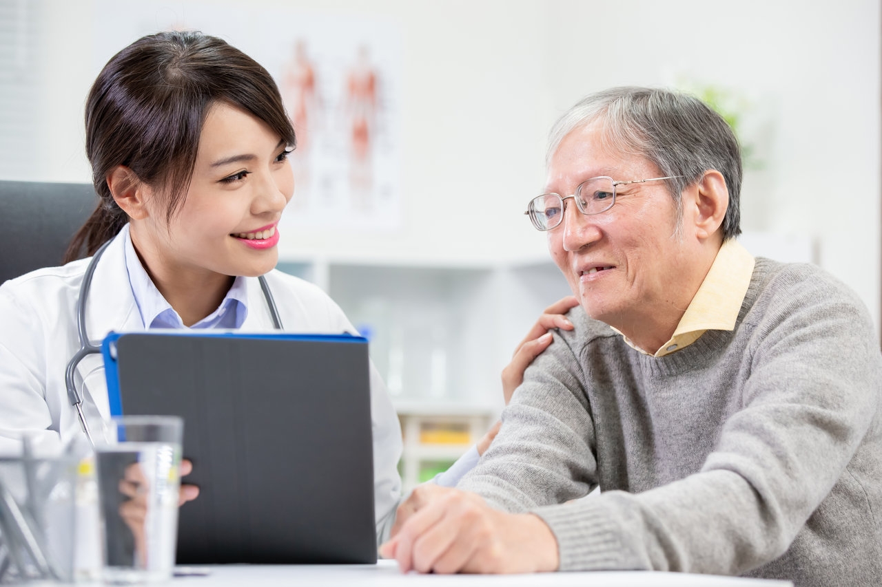 Đối với người cao tuổi cần theo dõi và kiểm tra sức khỏe định kỳ