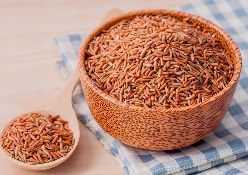 Nhiều bác sĩ dinh dưỡng cho biết cơm gạo lứt có lượng calo khoảng 110.9 kcal