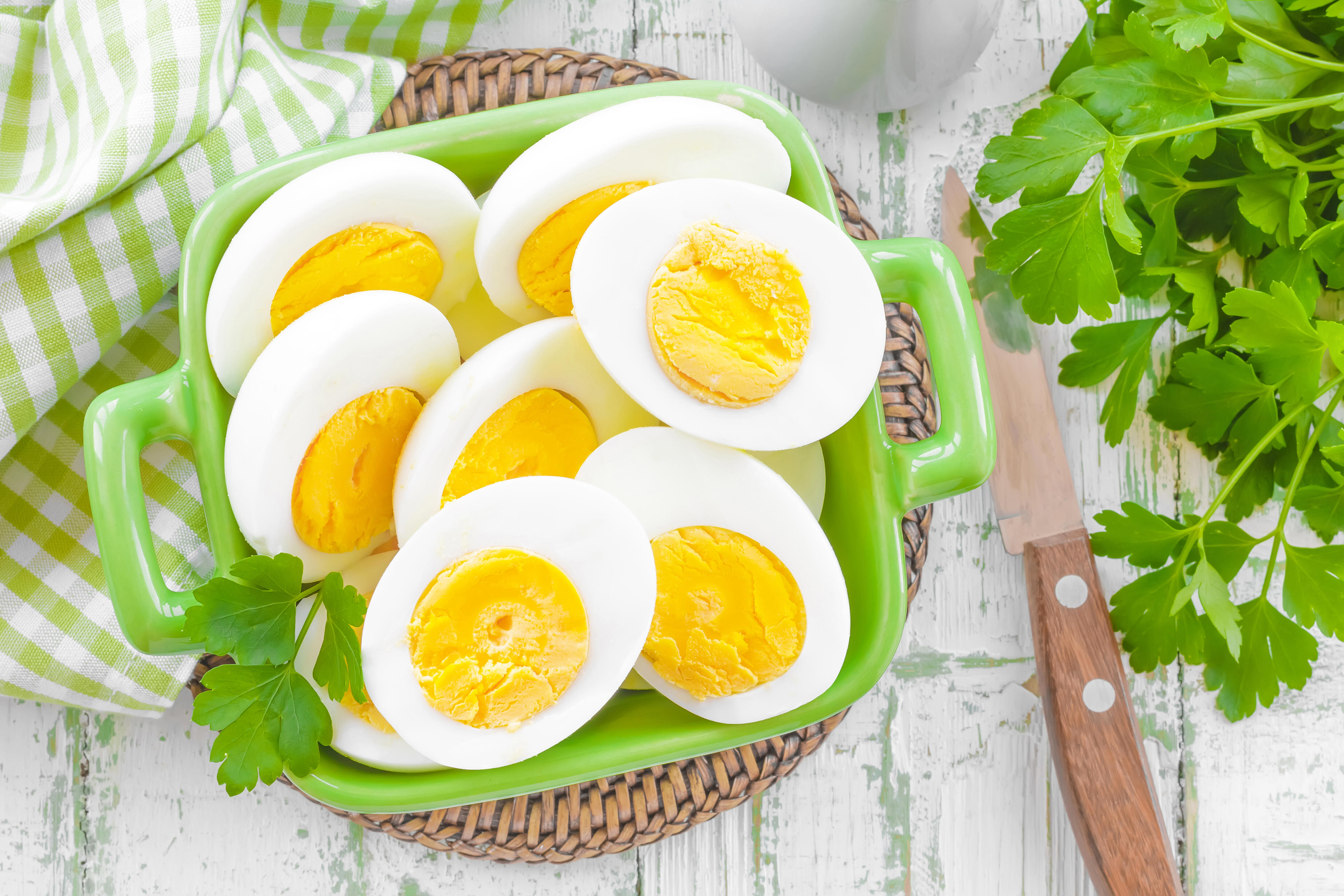 Bạn không nên ăn trứng gà nhiều mỗi ngày mà chỉ nên ăn khoảng 2 quả trứng/ngày