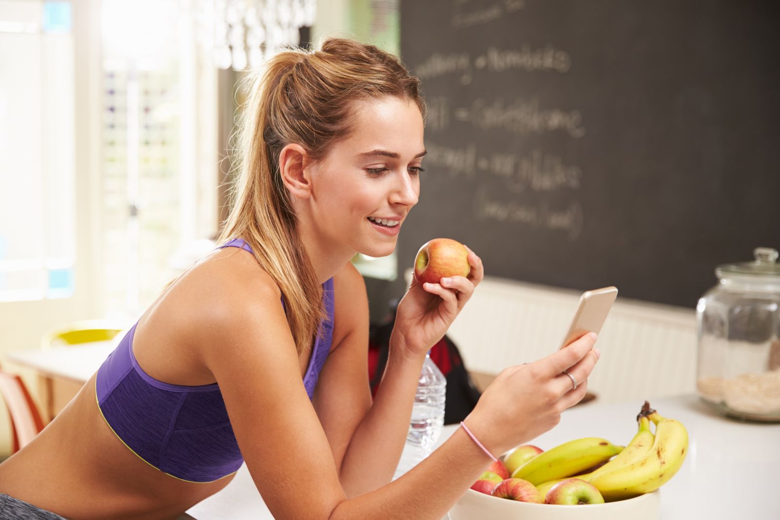 Mỗi ngày bạn ăn một quả táo sẽ góp phần cải thiện tim mạch, giảm mắc bệnh tiểu đường