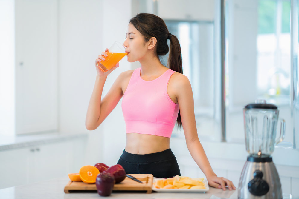 Cam có hàm lượng calo tương đối thấp nên ăn cam giúp bạn giảm cân hiệu quả