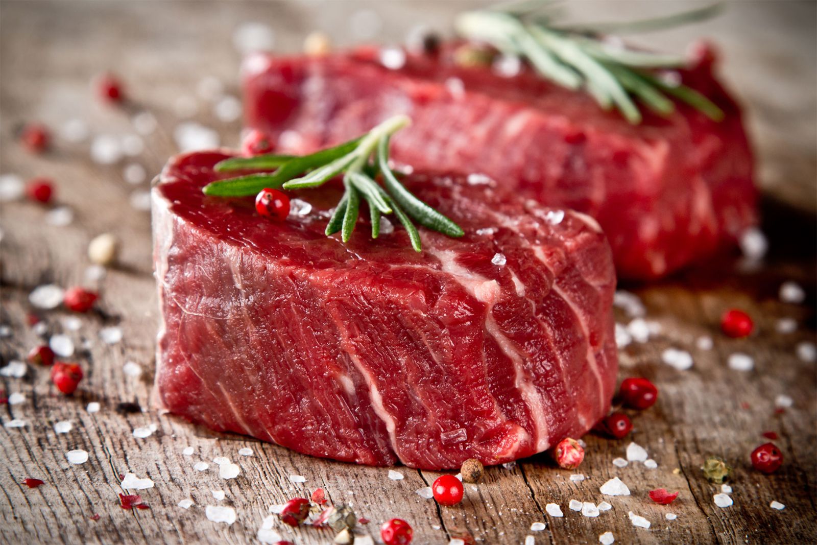 Thịt bò chứa đủ 9 loại amino axit thiết yếu giúp duy trì hệ vận động hàng ngày
