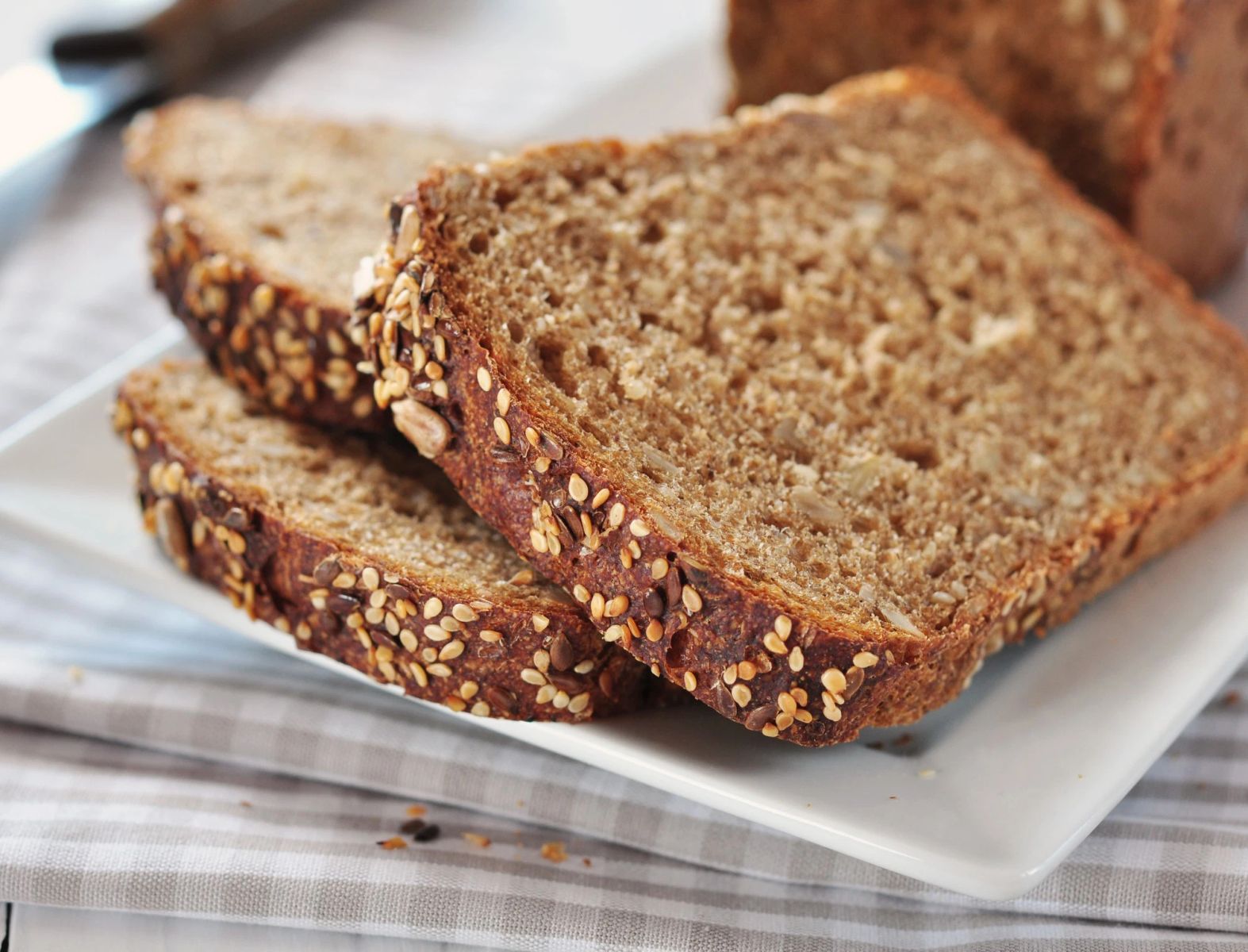 Cụ thể hơn, 100 g bánh mì đen chứa khoảng 259 kcal