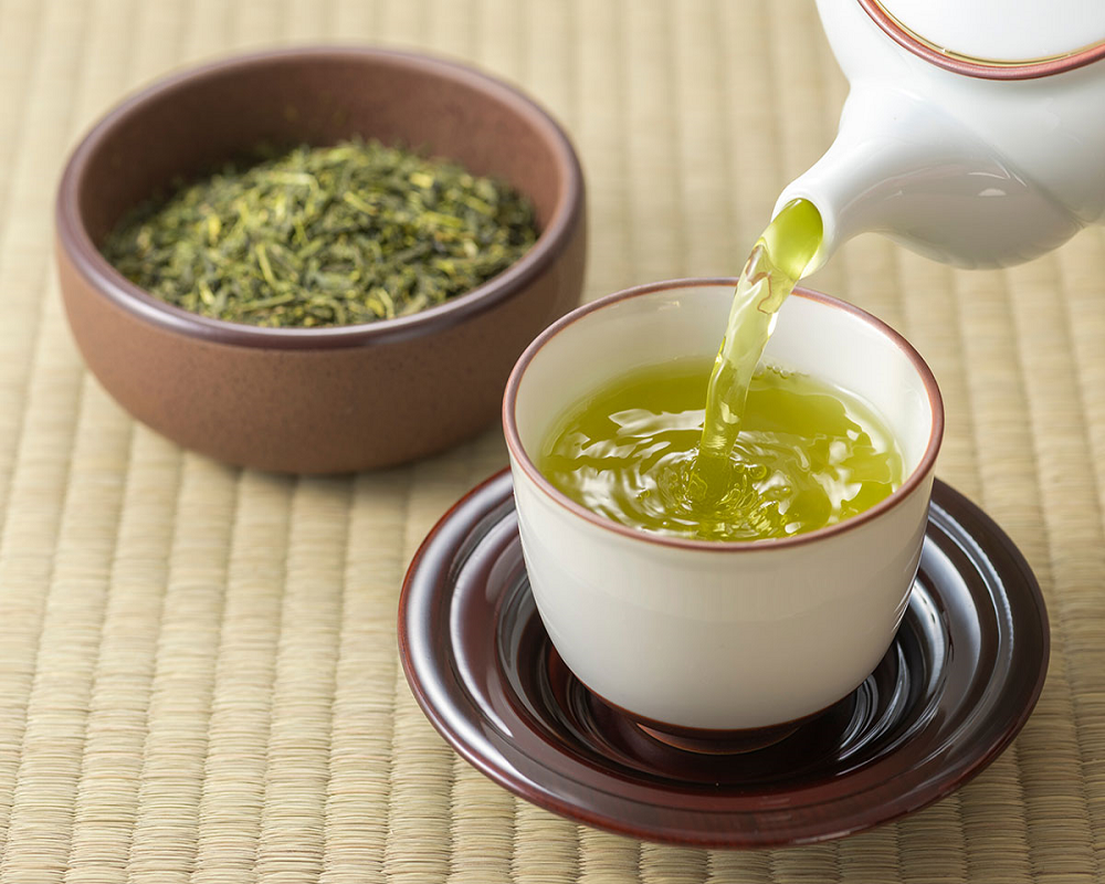 Green tea belongs to one of the effective fat burning foods