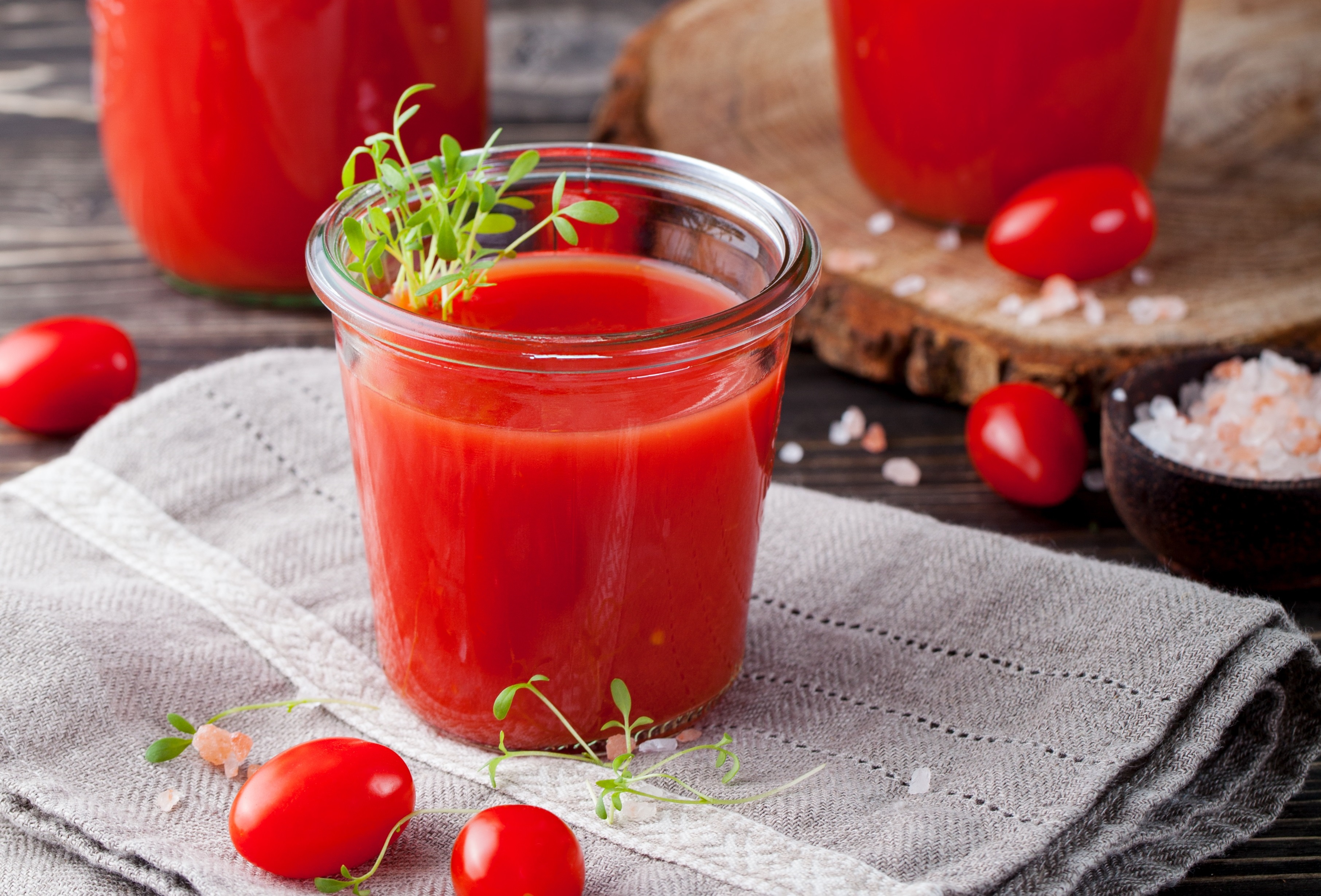 Cần tây và cà chua chứa nhiều chất xơ, ít chất béo thúc đẩy trao đổi chất