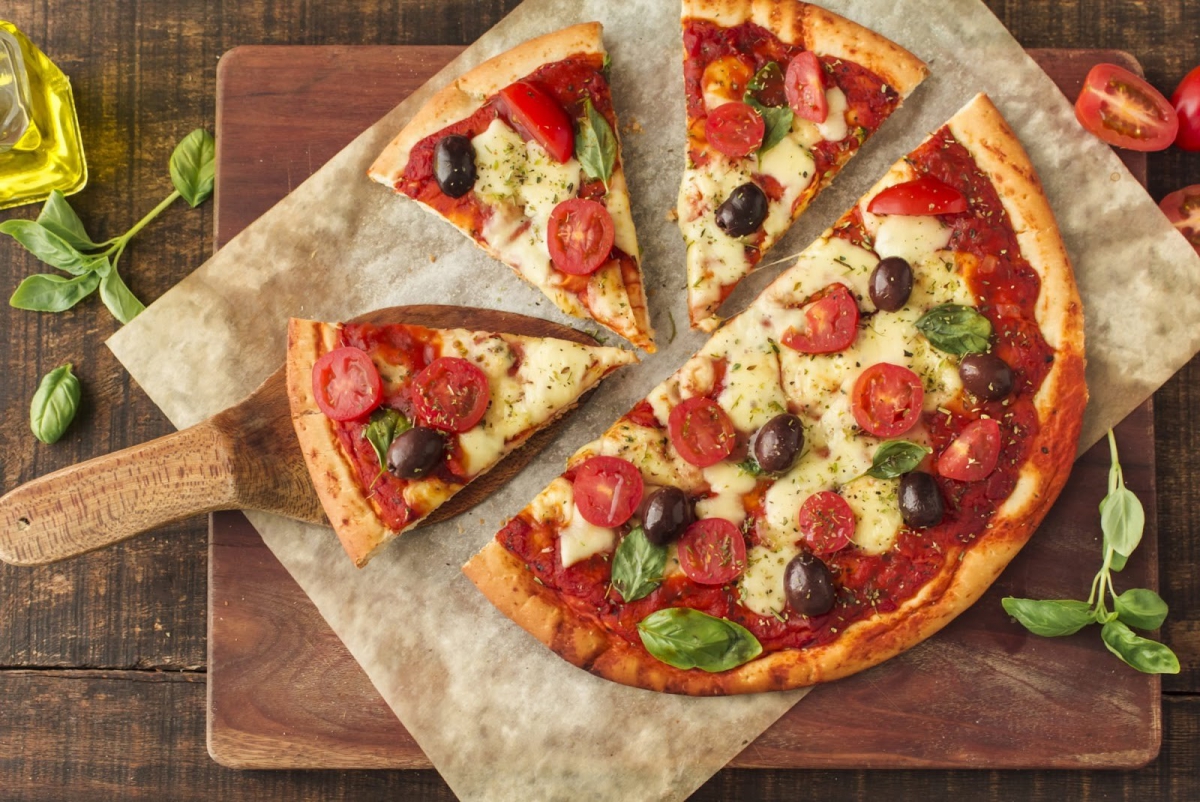 Bộ Nông Nghiệp Hoa Kỳ cho biết, trong 100g pizza chứa hàm lượng calo là 266 kcal