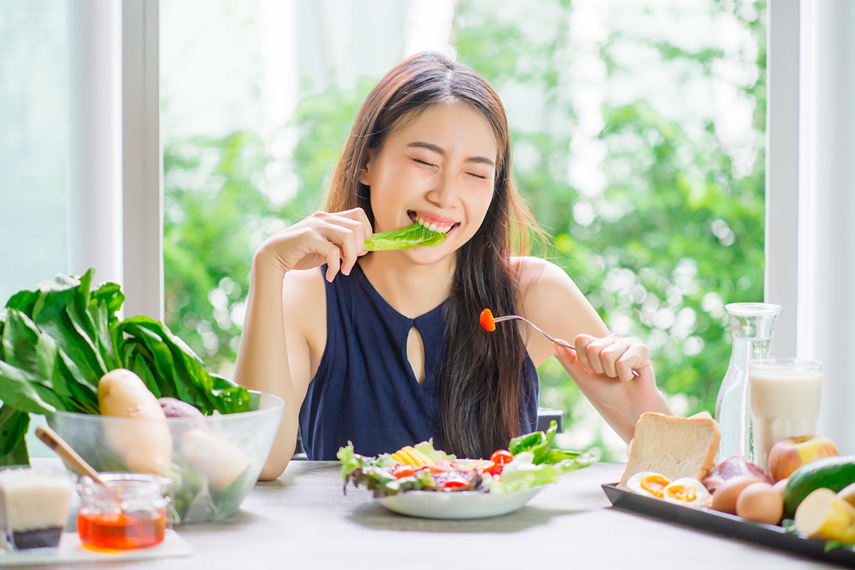 Người giảm cân có thể ăn đa dạng món ăn luộc, hấp, trộn salad,… hạn chế lượng dầu mỡ 
