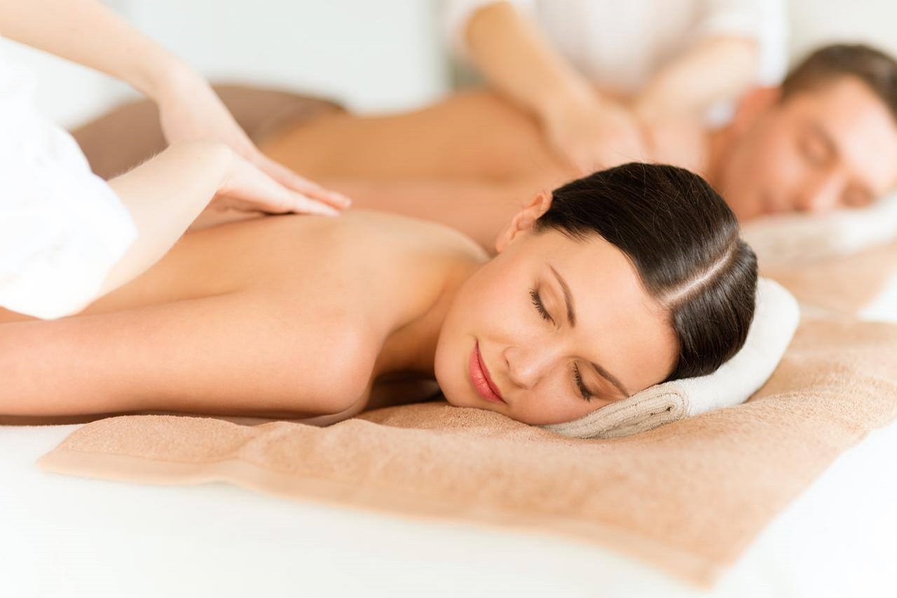 Phương pháp được ưa chuộng nhất hiện nay đó là dịch vụ massage tại nhà cho nữ