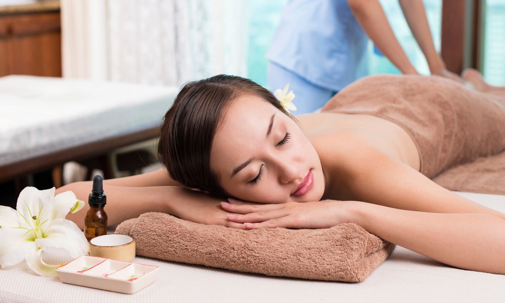Tinh dầu massage body có tác dụng rất tốt đối với sức khỏe và tinh thần