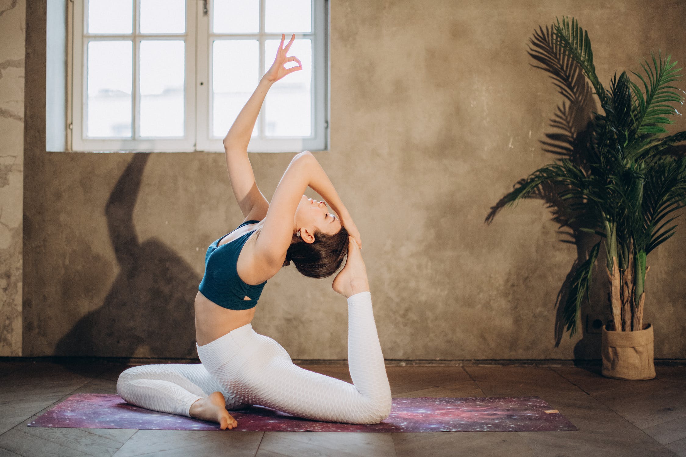 Luyện tập yoga là bài tập giảm cân tại nhà cho nữ rất được ưa chuộng