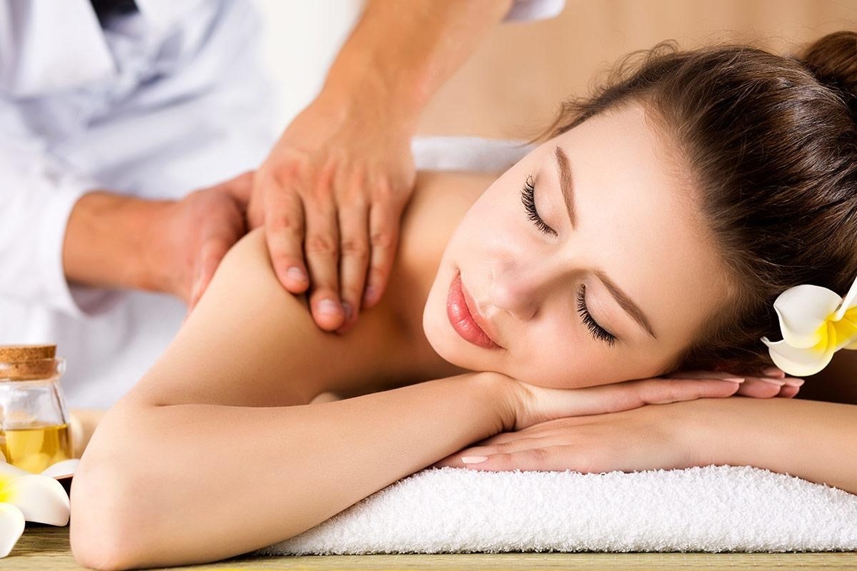 Massage bấm huyệt là một hình thức trị liệu tác dụng lực lên các điểm cơ thể