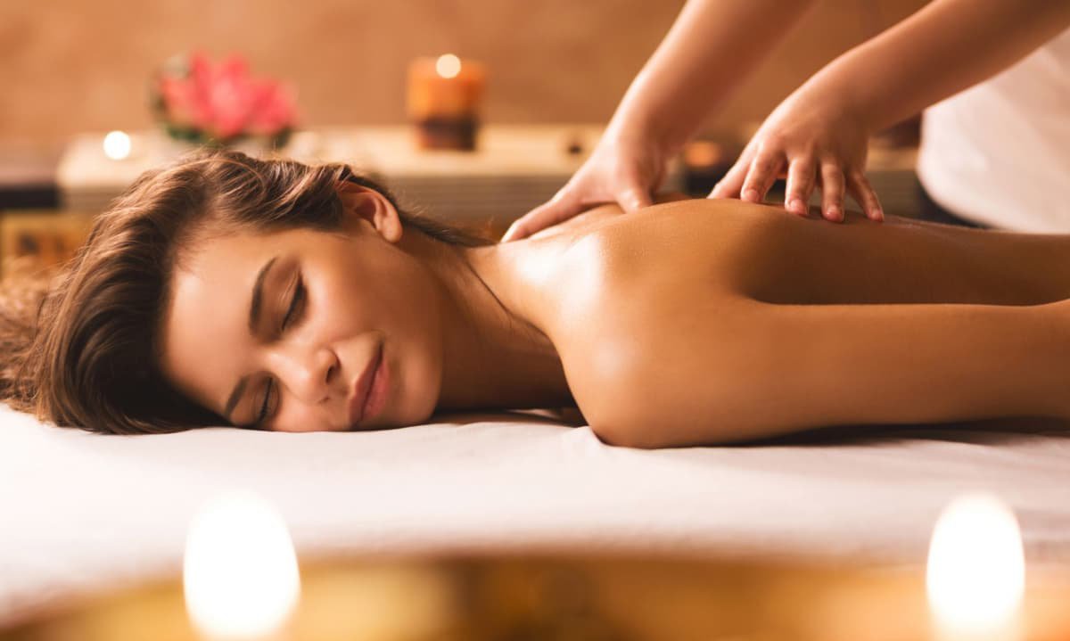 Việc massage cần được chuyên viên thực hiện để phát huy hiệu quả cao