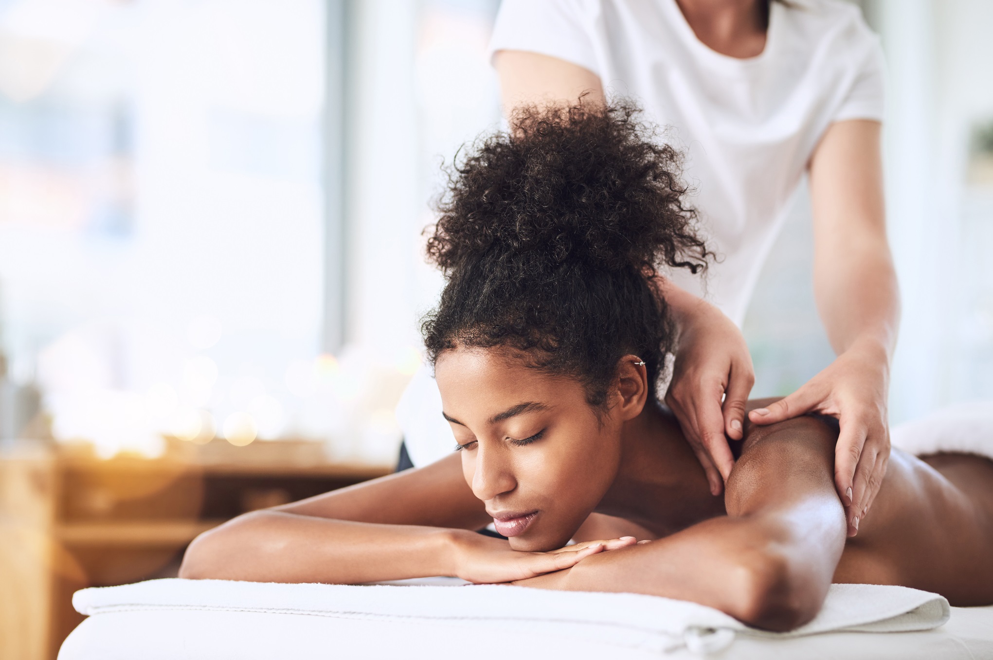 Để massage đá nóng phát huy hiệu quả tốt nhất, bạn cần ghi nhớ một số lưu ý
