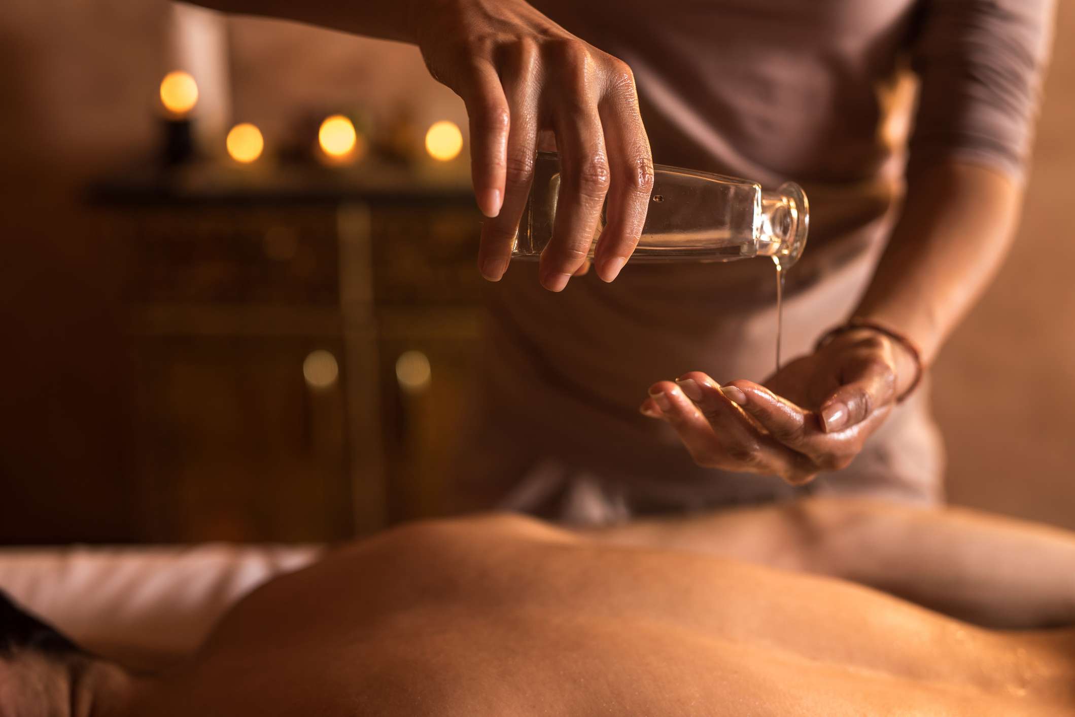 Massage trị liệu là phương pháp thư giãn ứng dụng các kiểu massage nổi tiếng