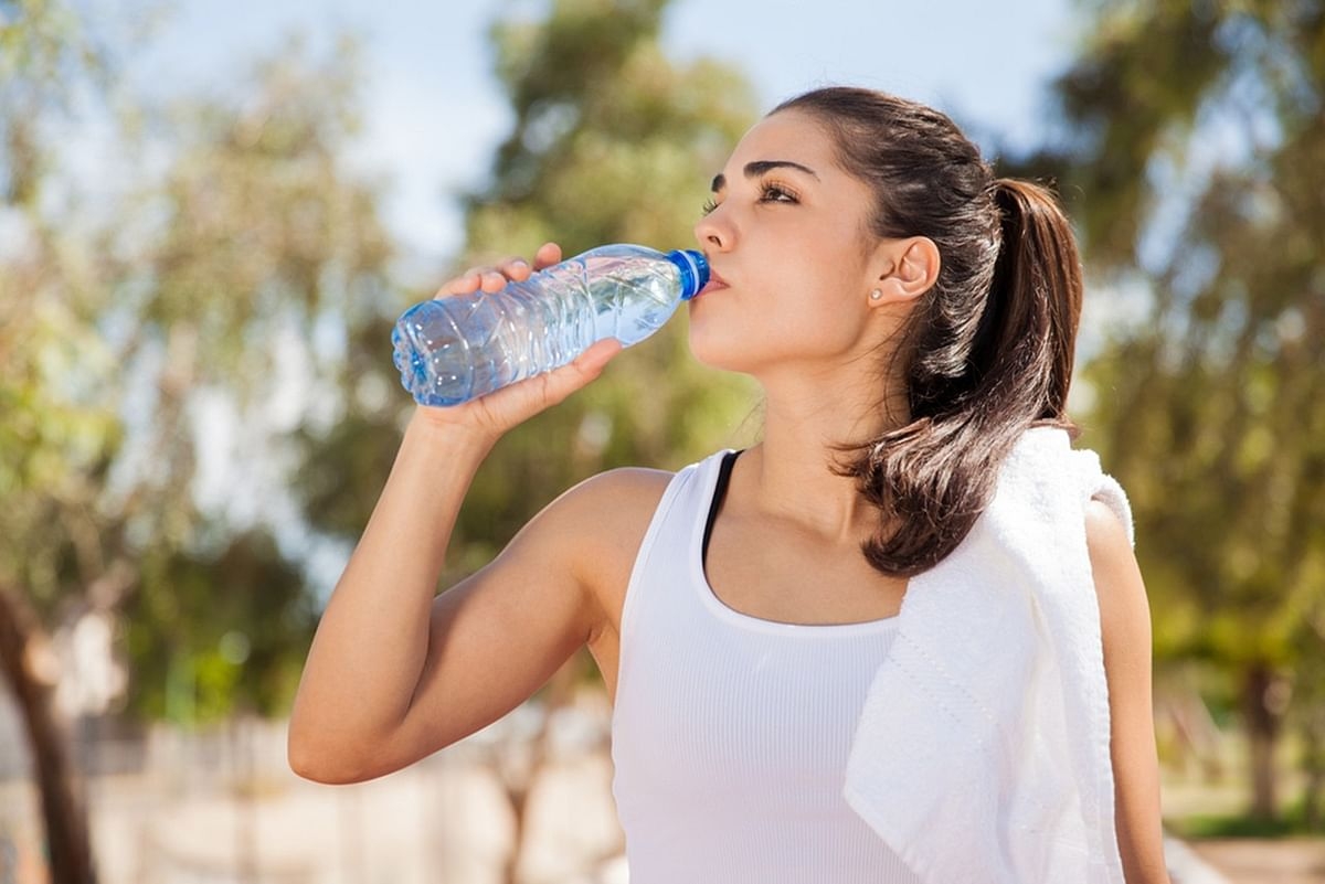 Trung bình uống 2 lít nước mỗi ngày sẽ cải thiện sức khỏe