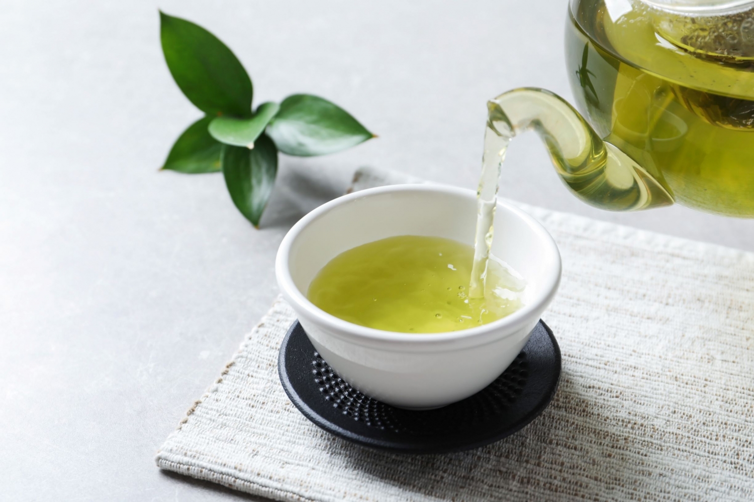 Nước trà xanh không chứa calo trở thành thức uống hỗ trợ giảm cân hiệu quả