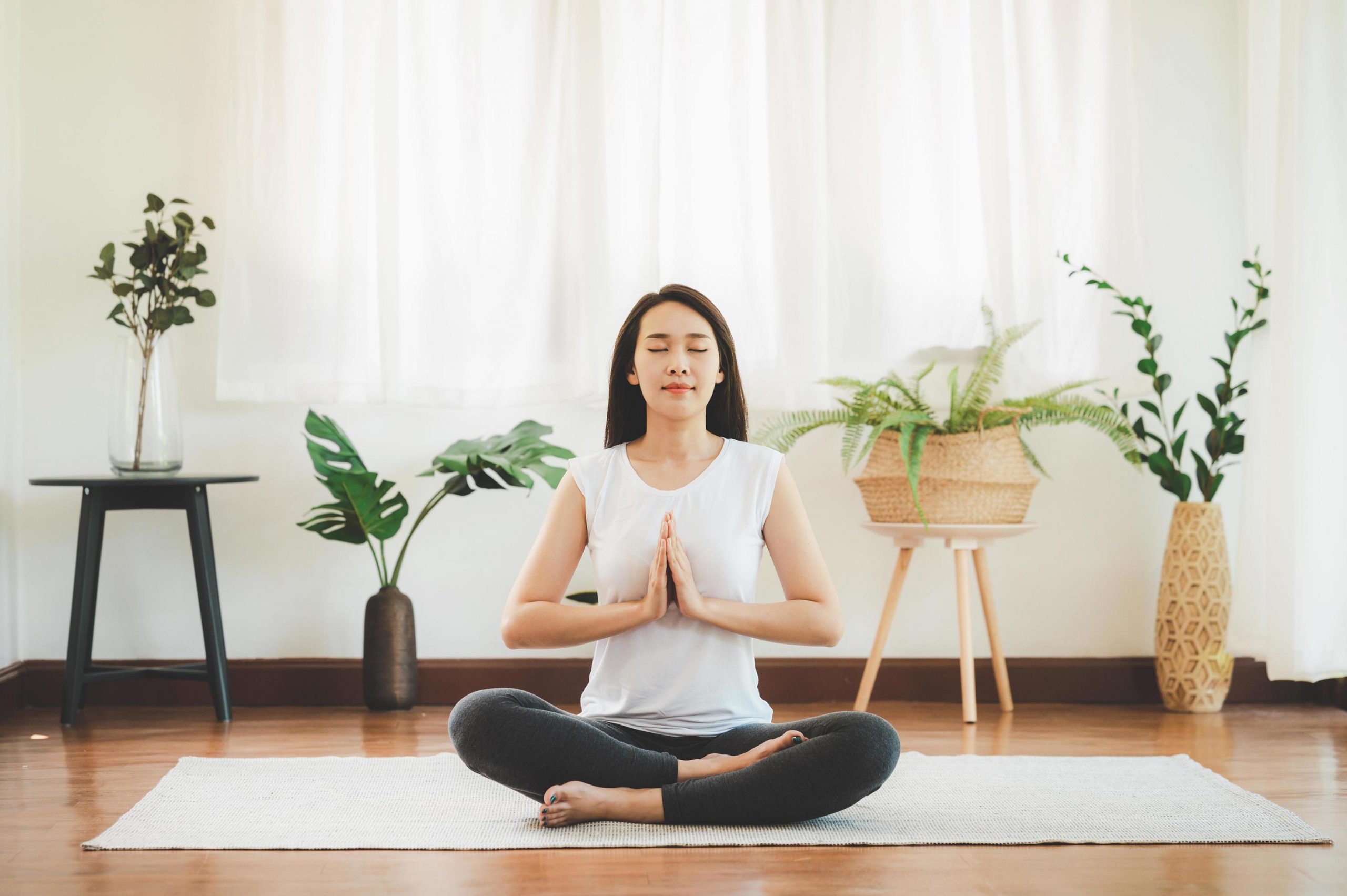Hít thở sâu, tập yoga và thiền định giúp nâng cao thể chất và nuôi dưỡng tinh thần