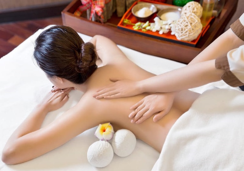 Massage xoa bóp, bấm huyệt chuyên sâu giúp thư giãn toàn bộ cơ thể