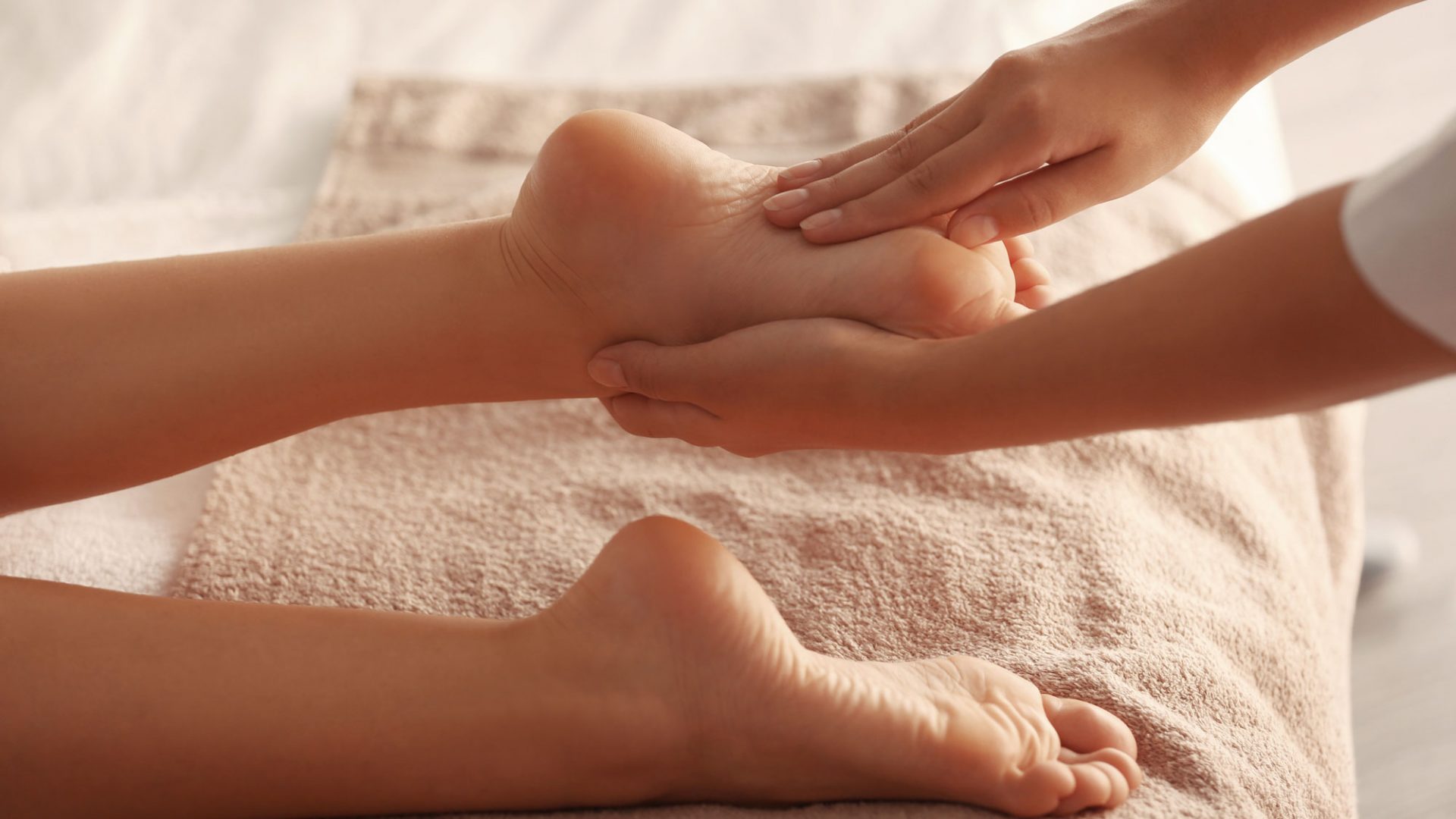Massage chân giúp phục hồi mô cơ