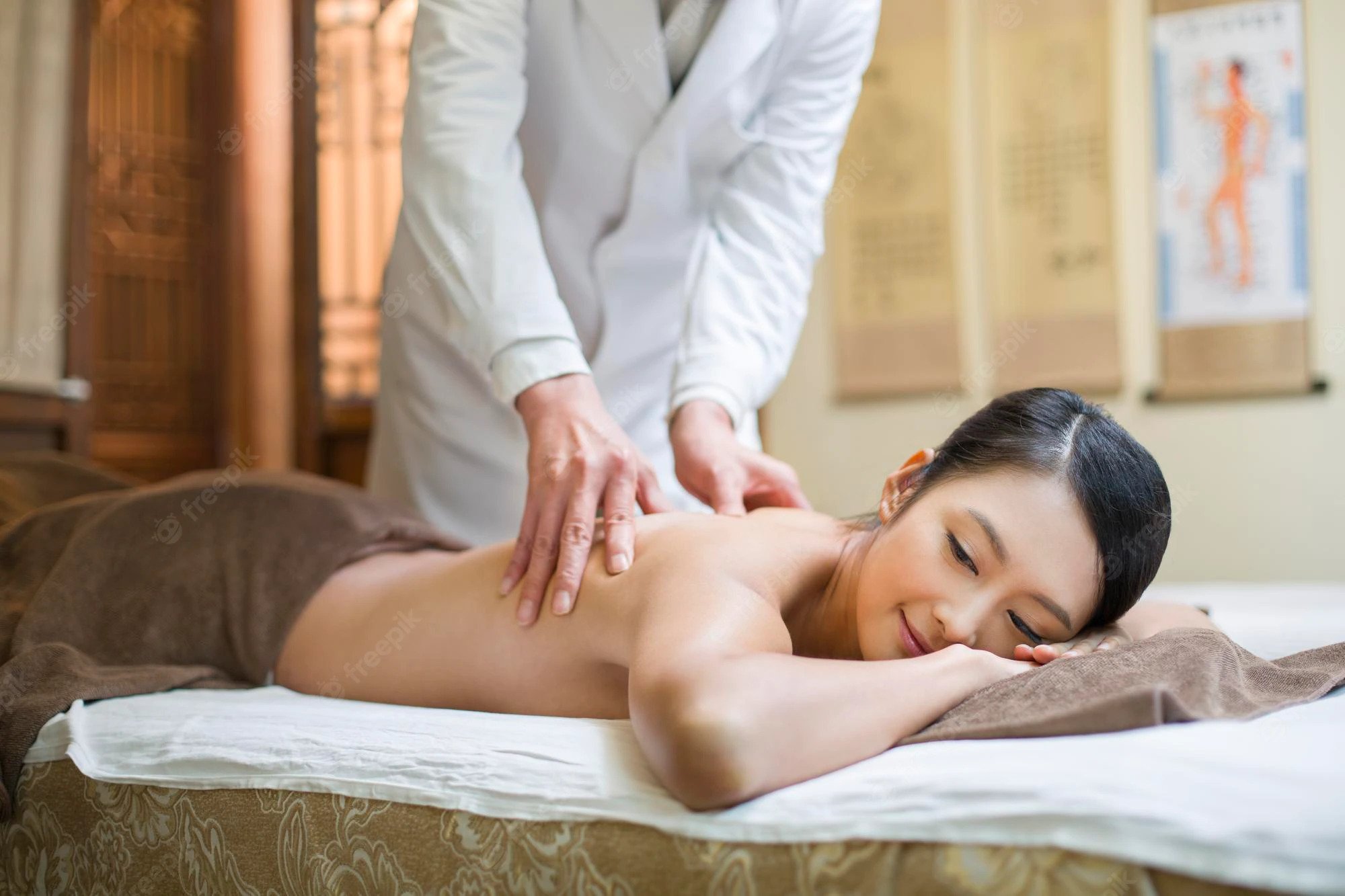 Massage trị liệu – phương pháp điều trị viêm xương khớp 